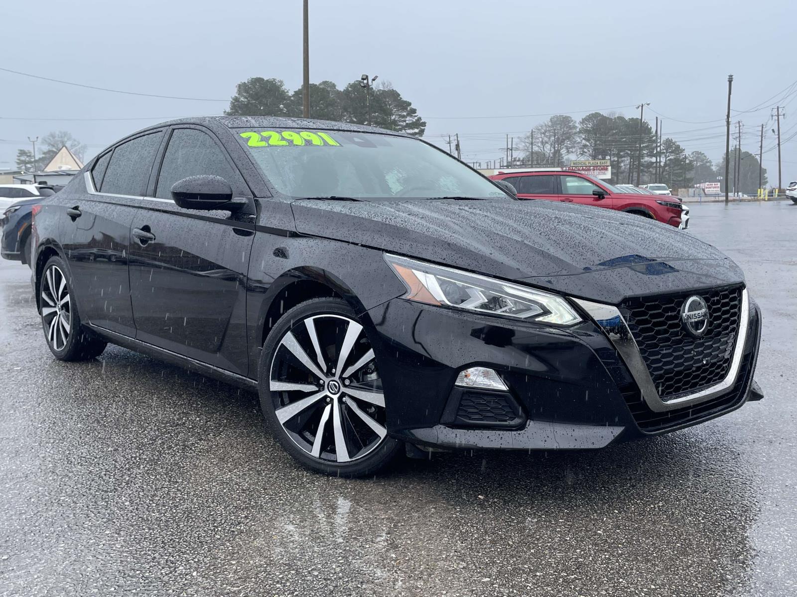 2022 Nissan Altima SR's photo