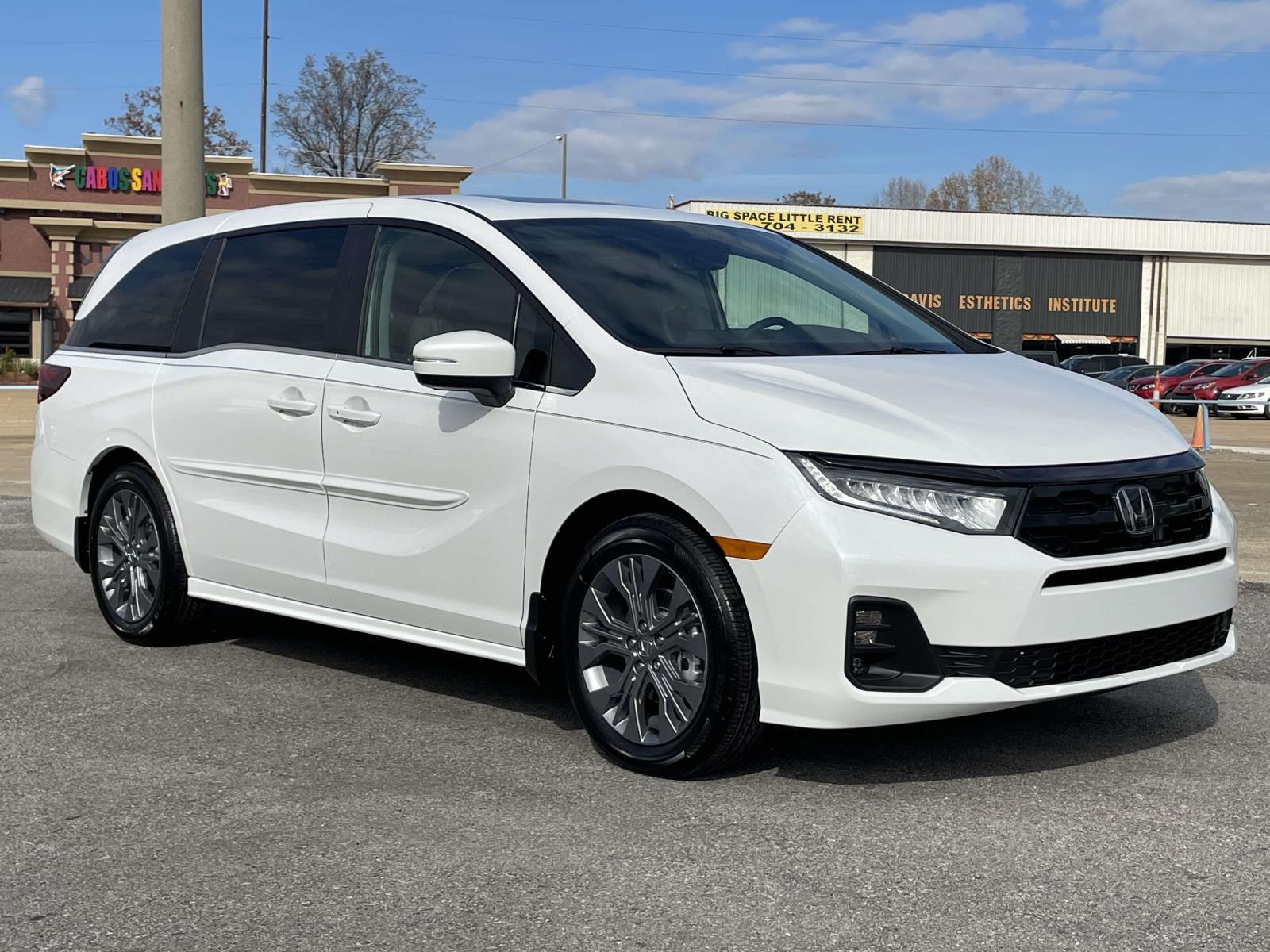 2026 Honda Odyssey Touring's photo