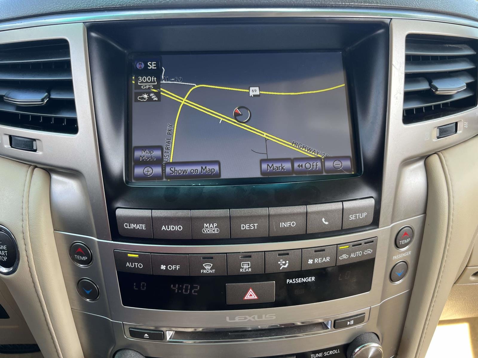 2015 Lexus LX 570 - Photo 18