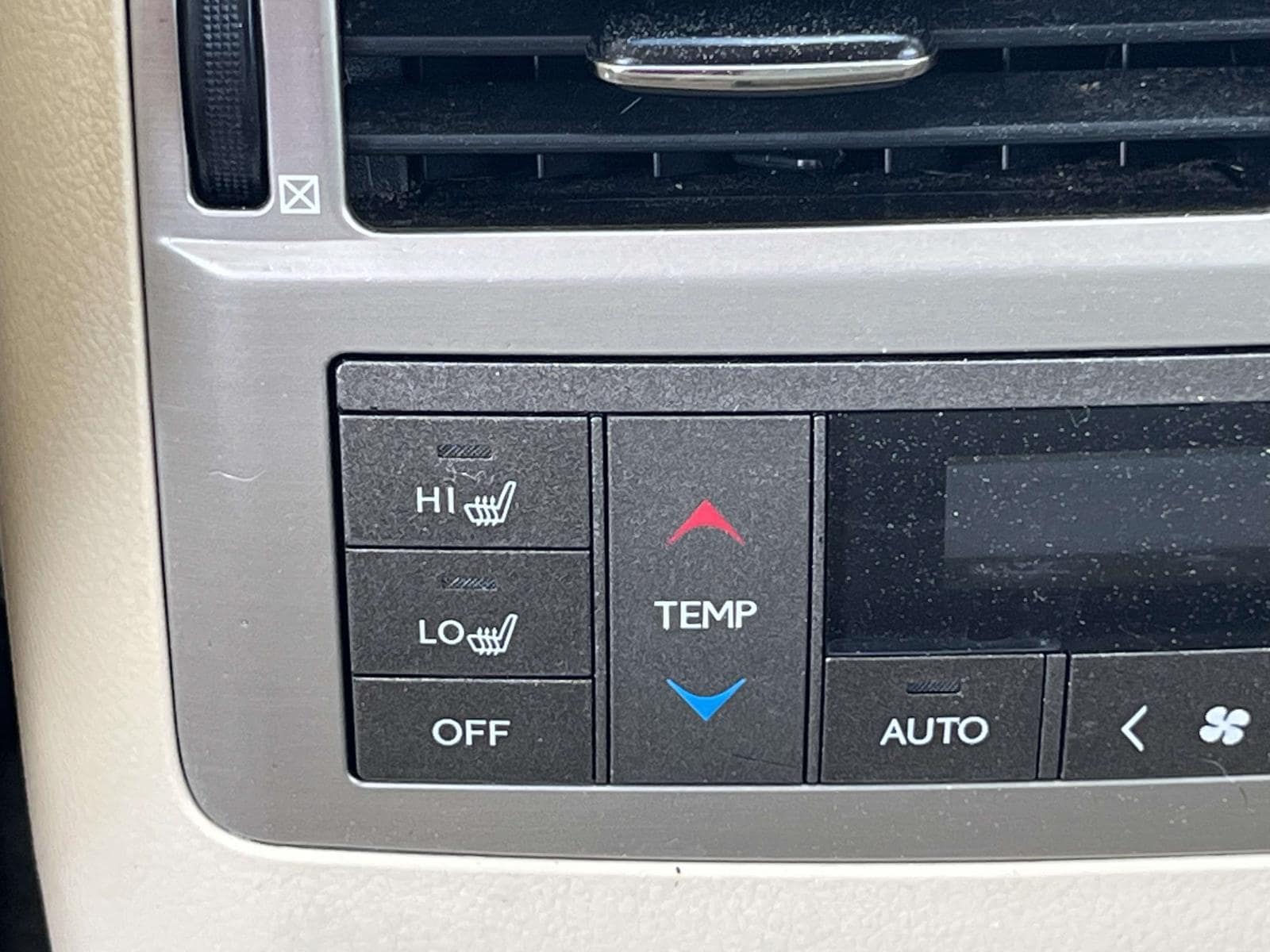 2015 Lexus LX 570 - Photo 9