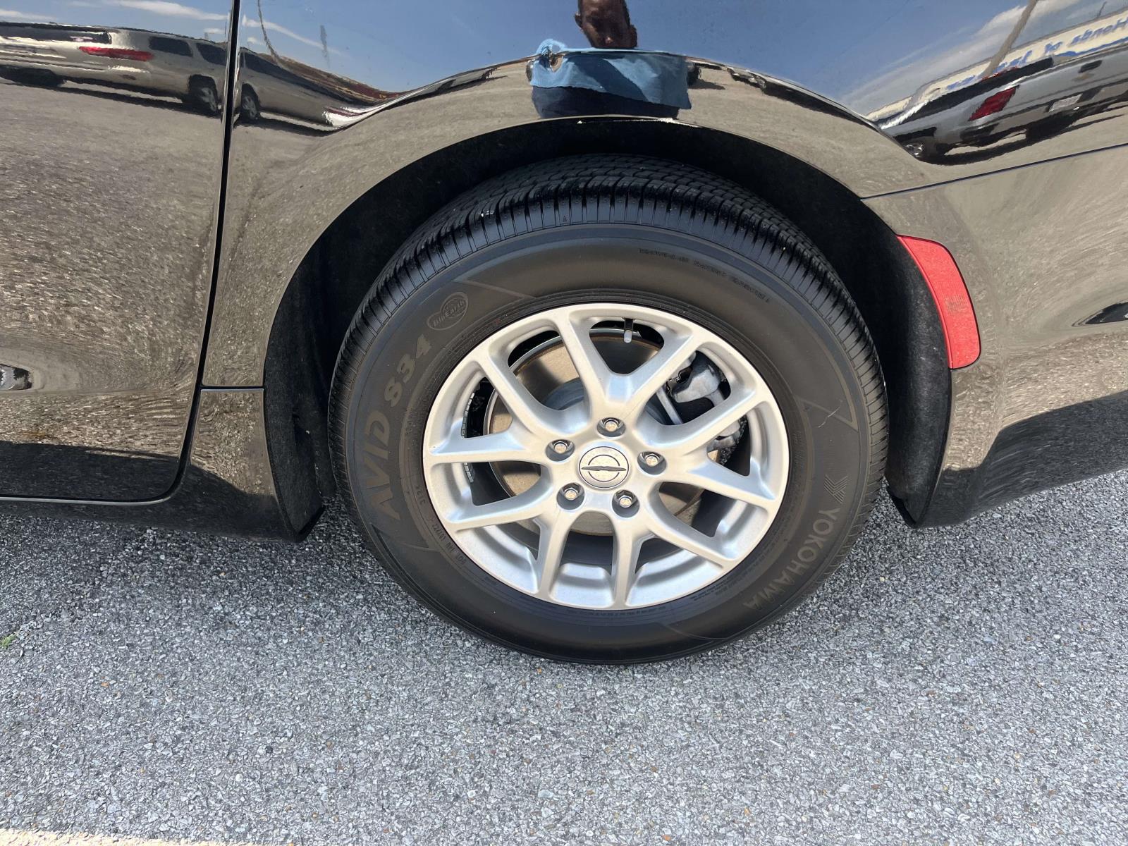 2025 Chrysler Pacifica Select - Photo 6