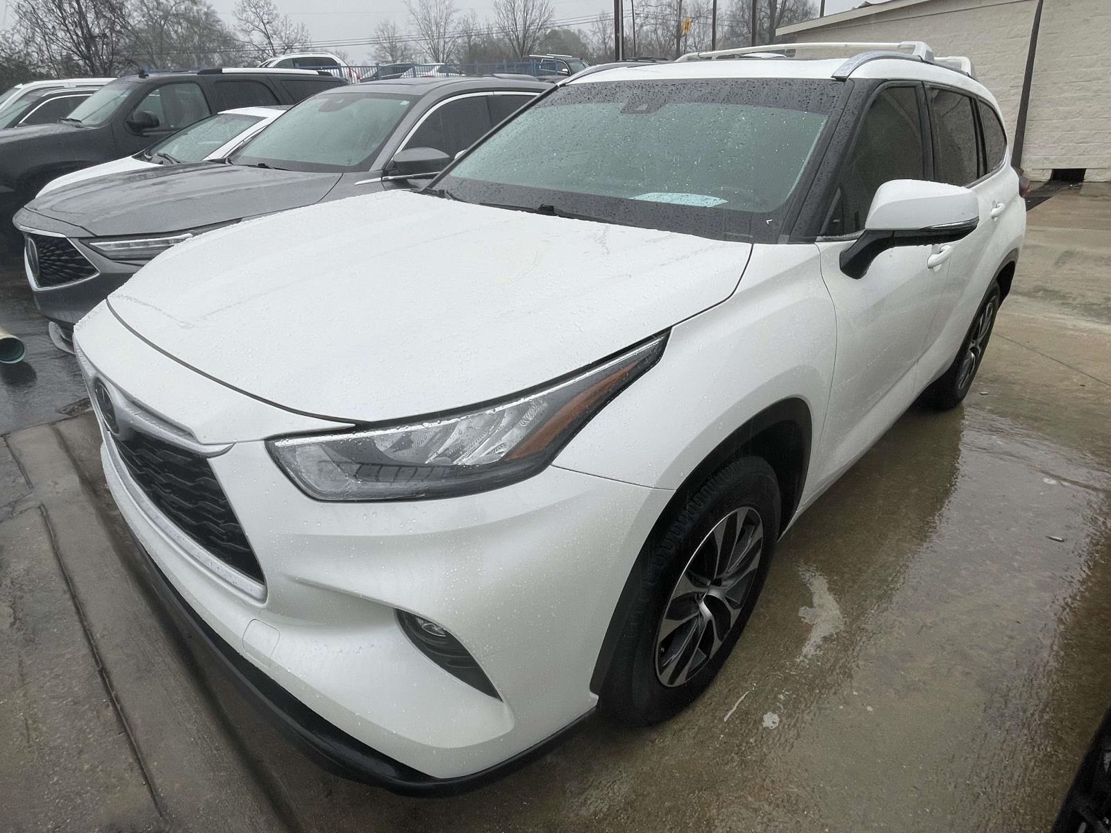 2020 Toyota Highlander XLE's photo