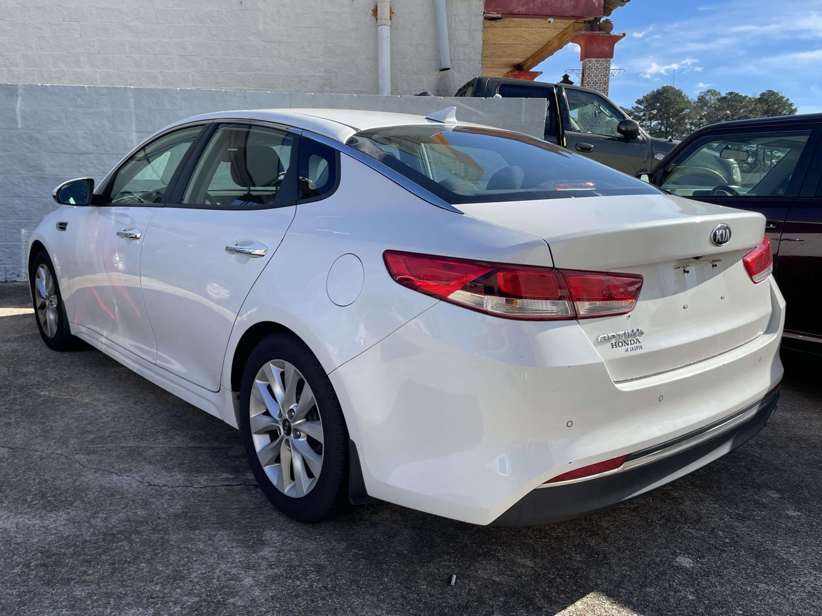 2018 Kia Optima LX photo 2