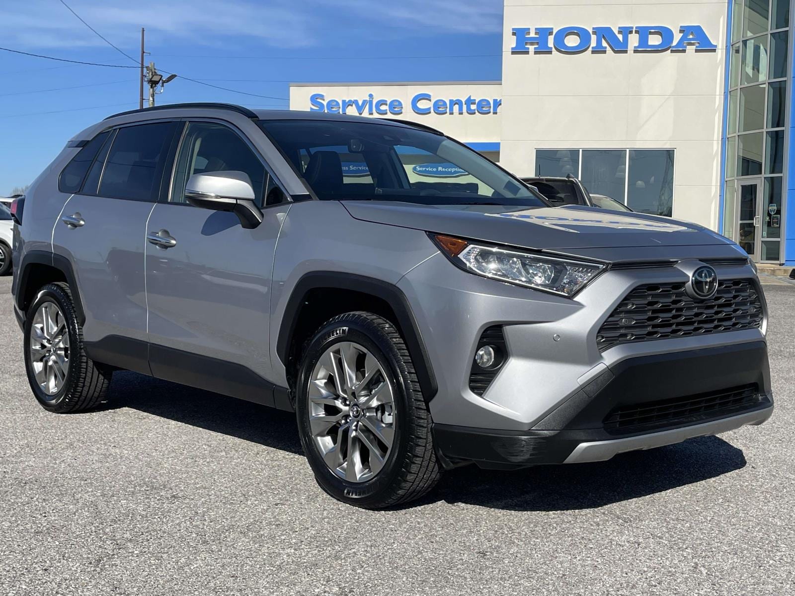 2019 Toyota RAV4 Limited's photo