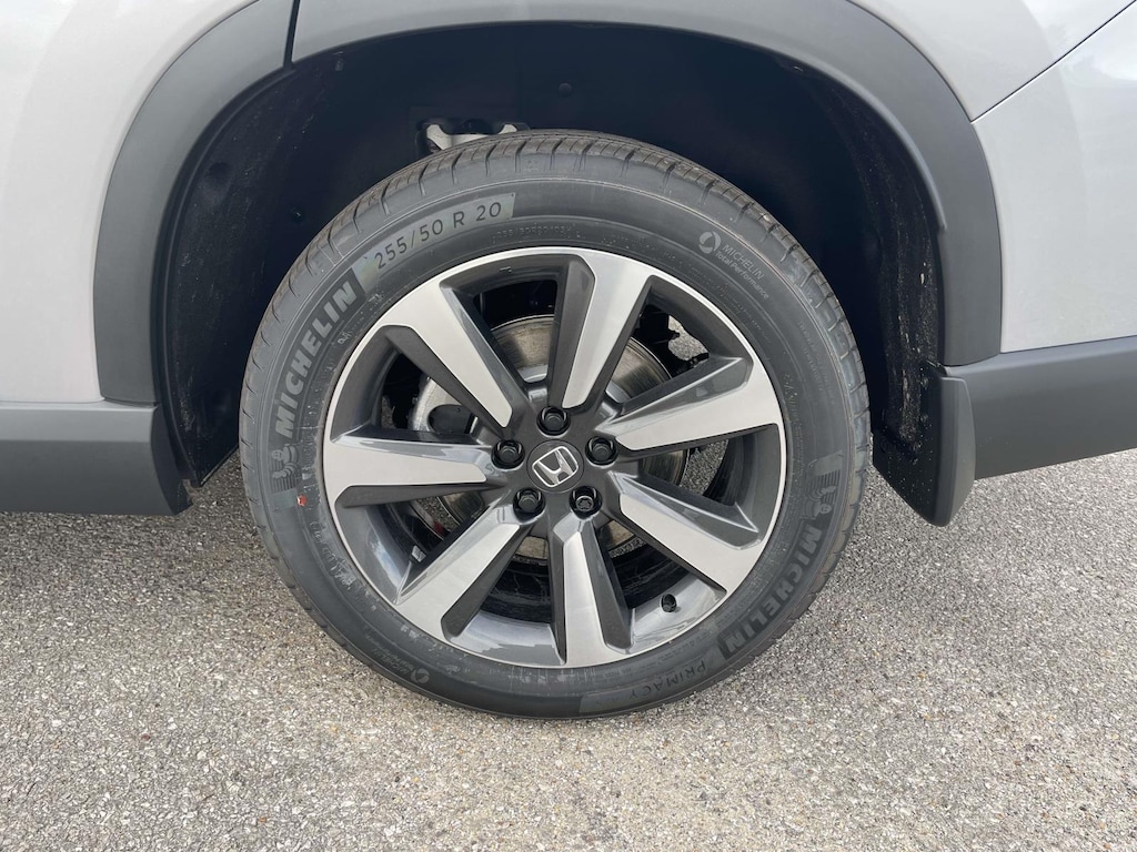 New 2025 Honda Pilot Touring 2WD SUV