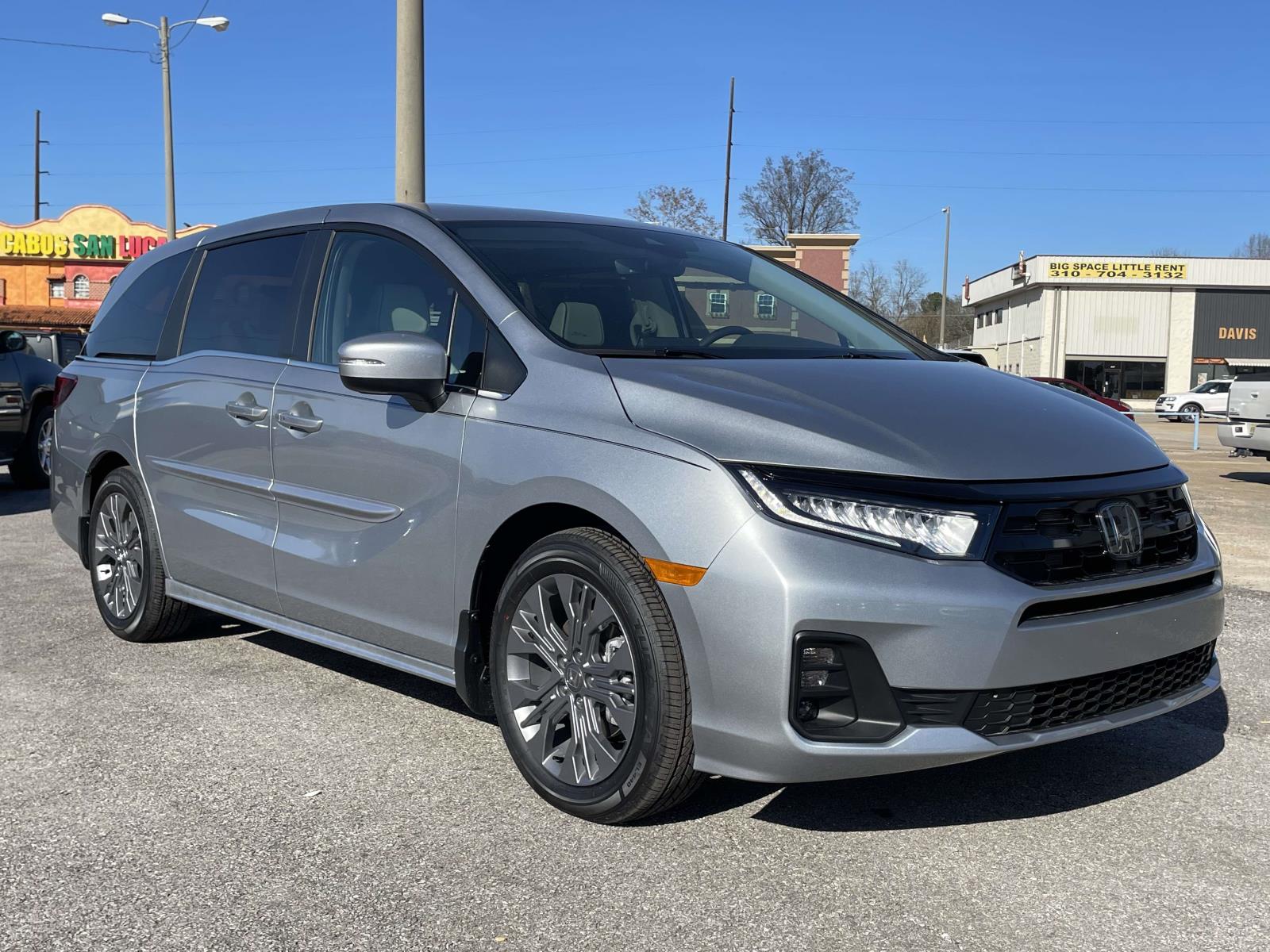 2026 Honda Odyssey Touring's photo