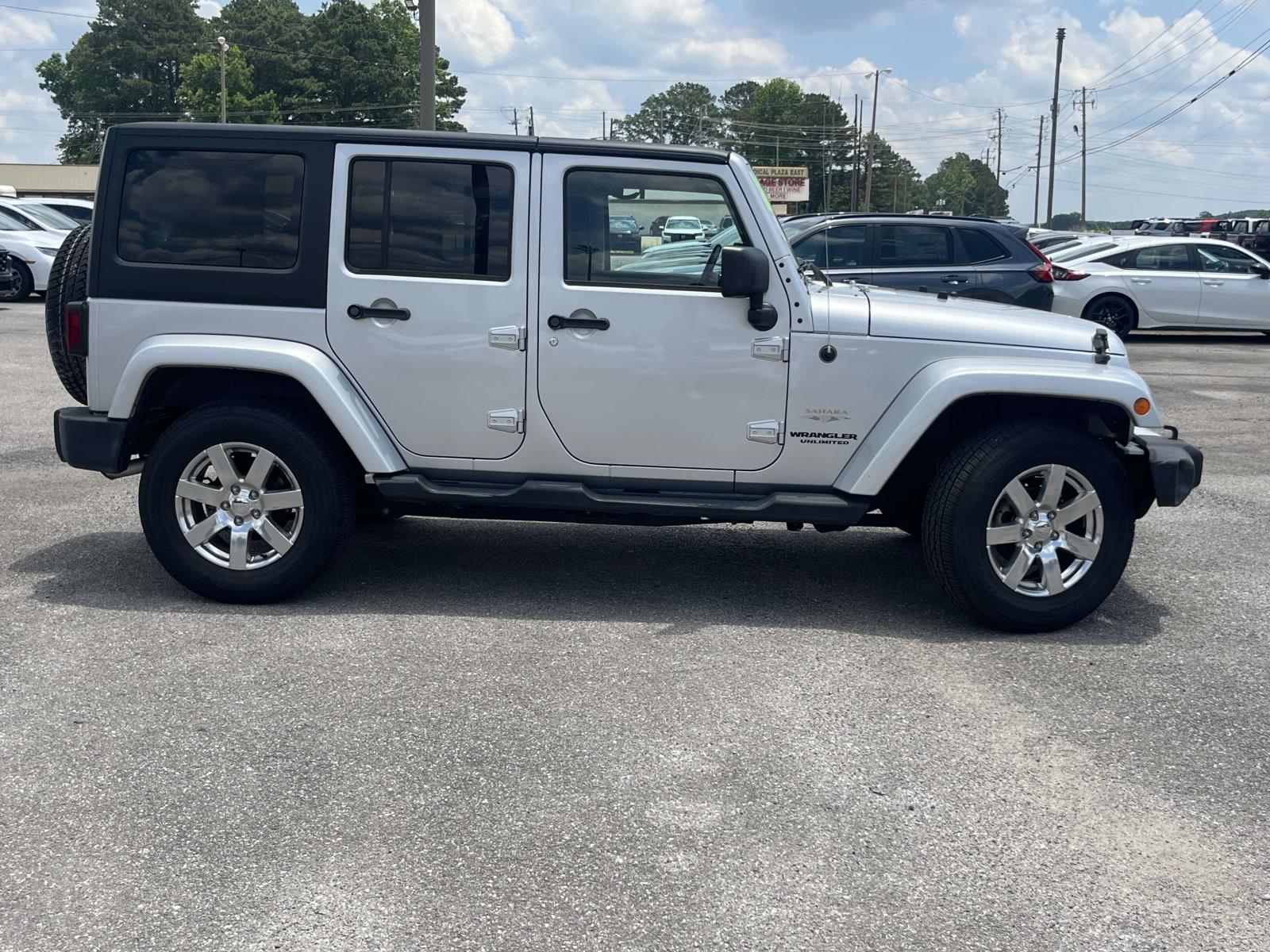 2012 Jeep Wrangler Unlimited Sahara - Photo 6