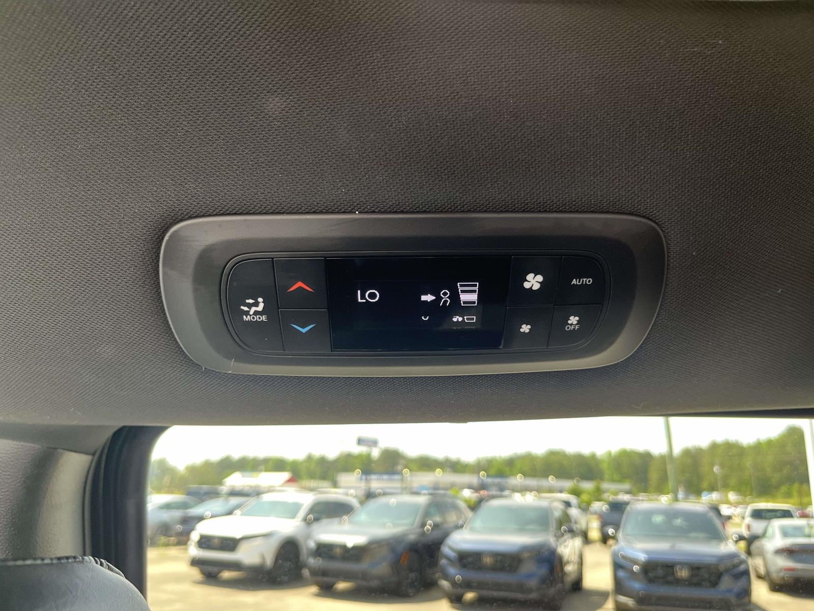 2025 Chrysler Pacifica Select - Photo 9
