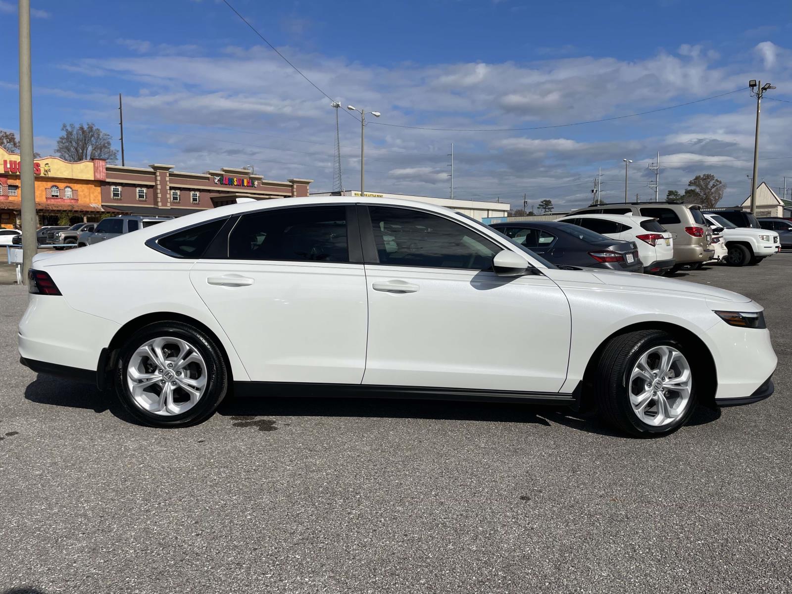 2023 Honda Accord LX photo 2