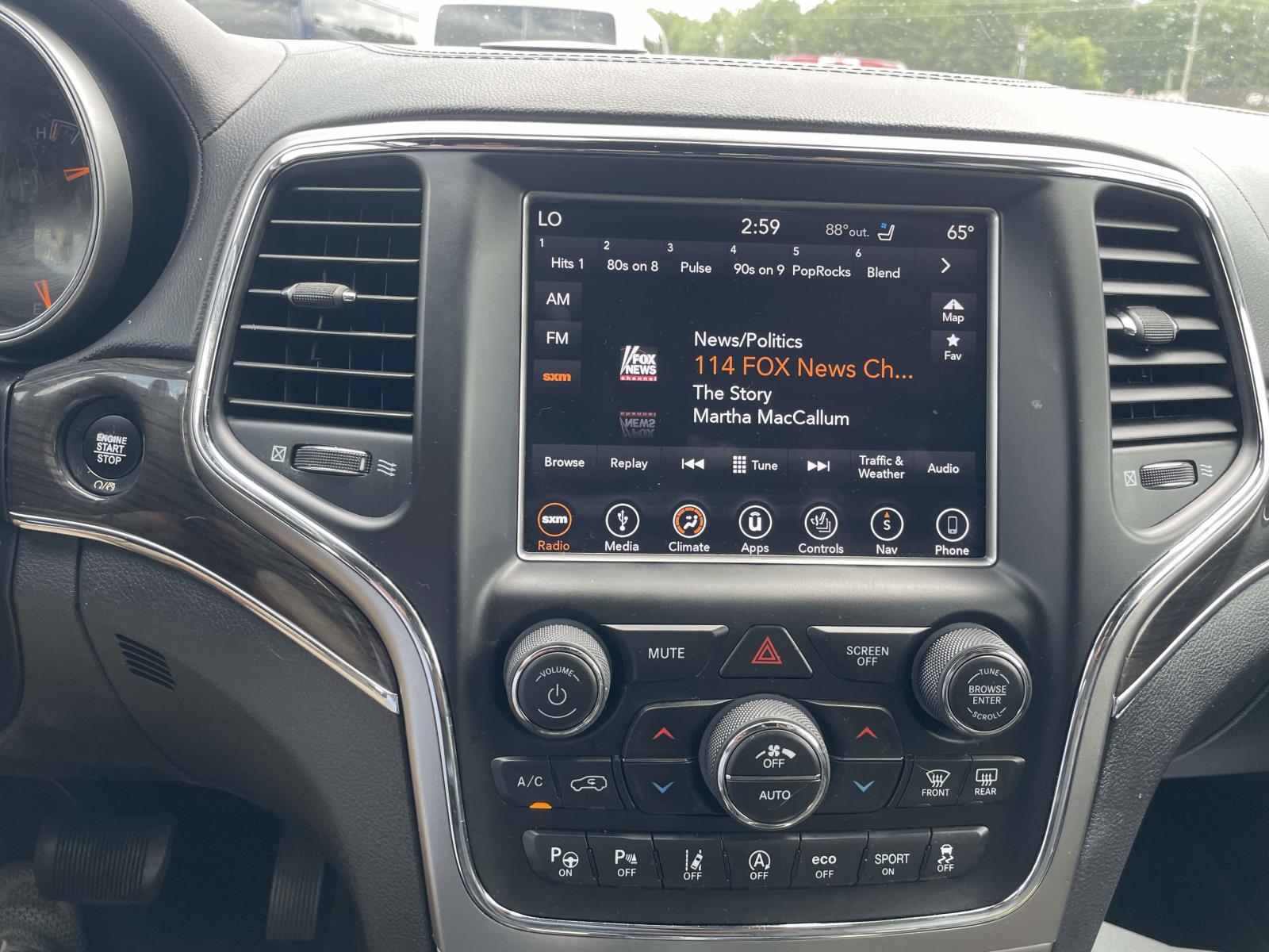 2018 Jeep Grand Cherokee Overland - Photo 18