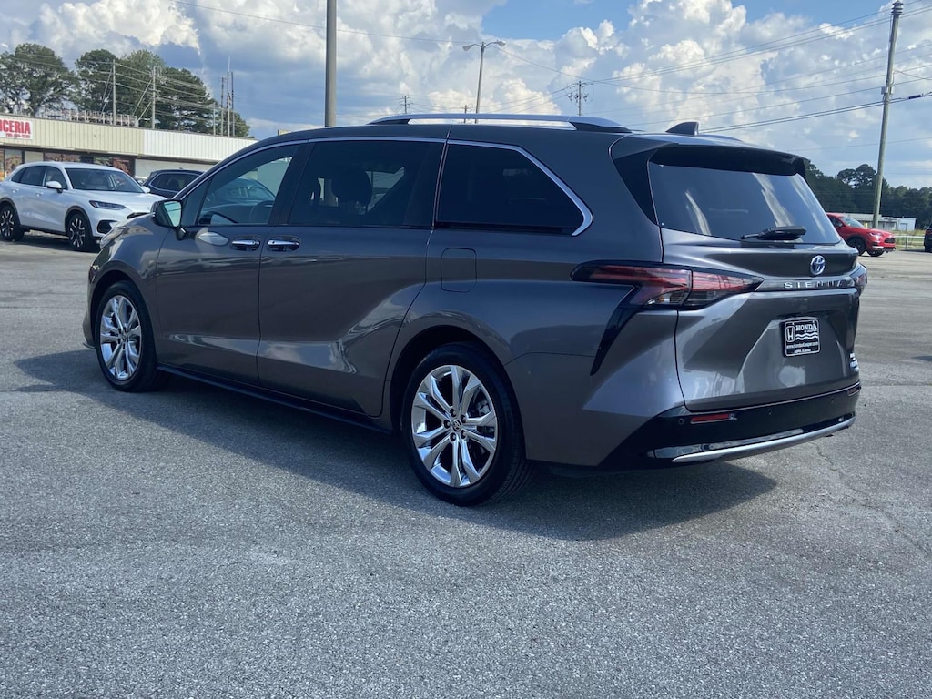 Used 2023 Toyota Sienna Platinum FWD 7-Passenger (Natl) Mini-van, Passenger