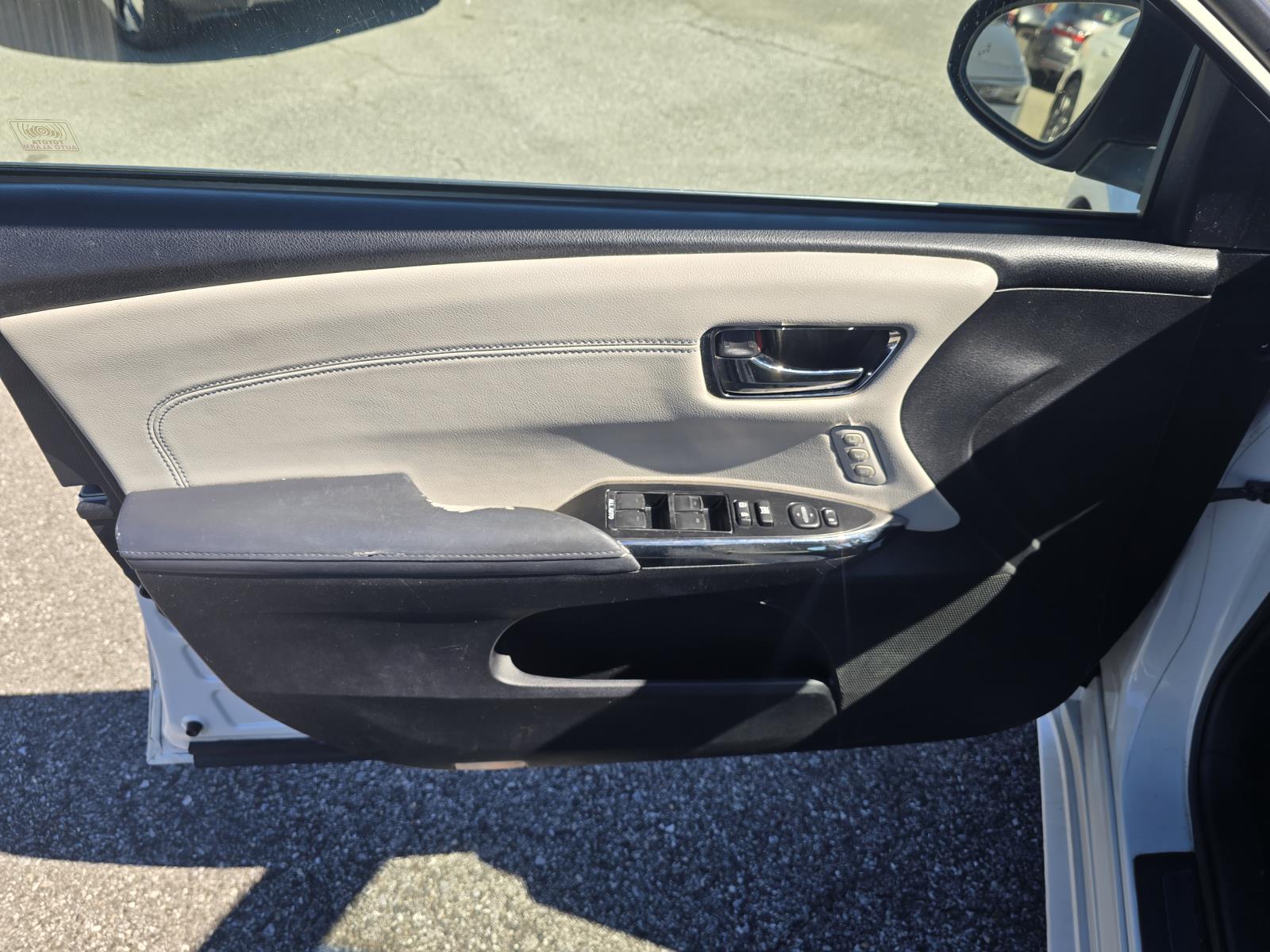 2013 Toyota Avalon XLE Premium Hybrid - Photo 14