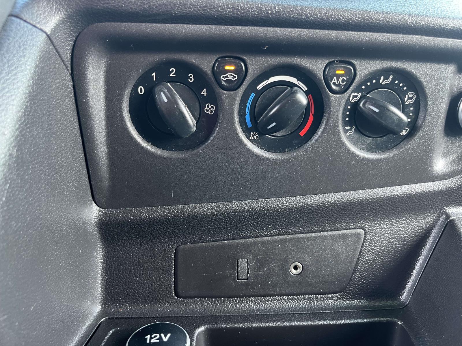 2015 Ford Transit XL - Photo 17