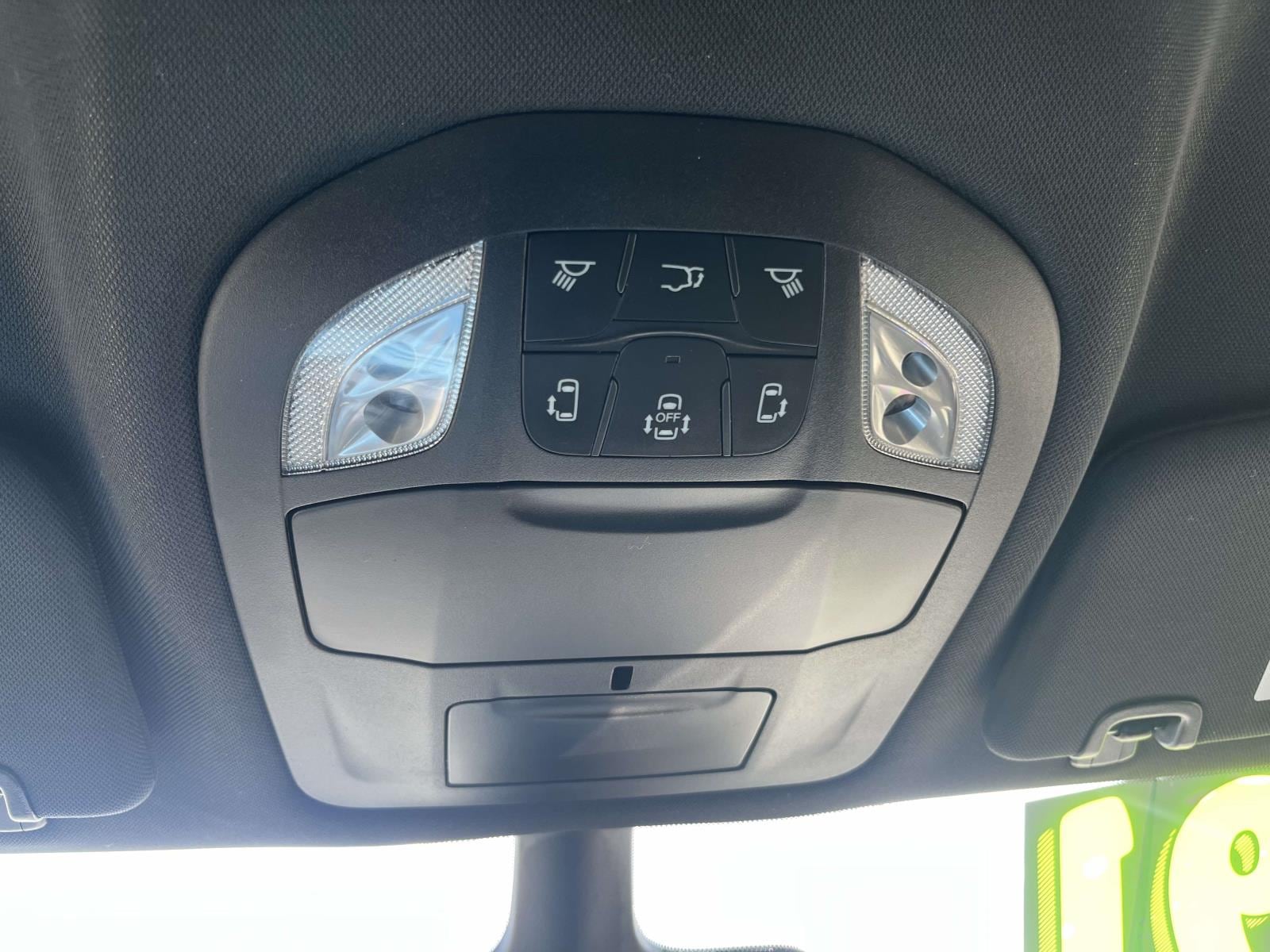 2025 Chrysler Pacifica Select - Photo 19