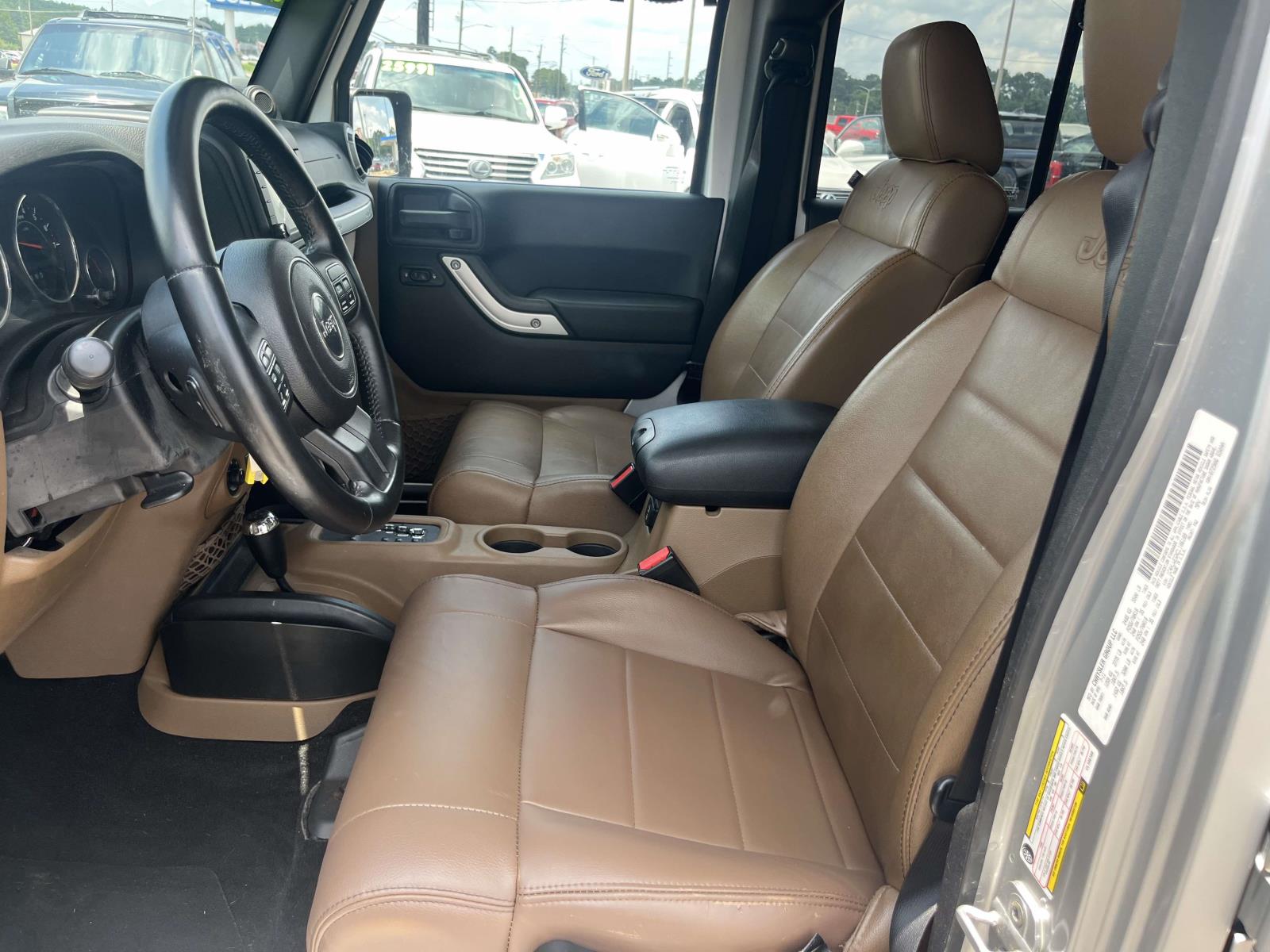 2012 Jeep Wrangler Unlimited Sahara - Photo 18