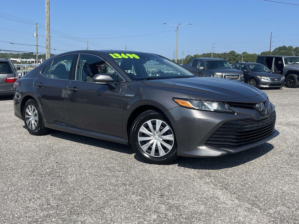 Used 2019 Toyota Camry Hybrid LE CVT (Natl) Car