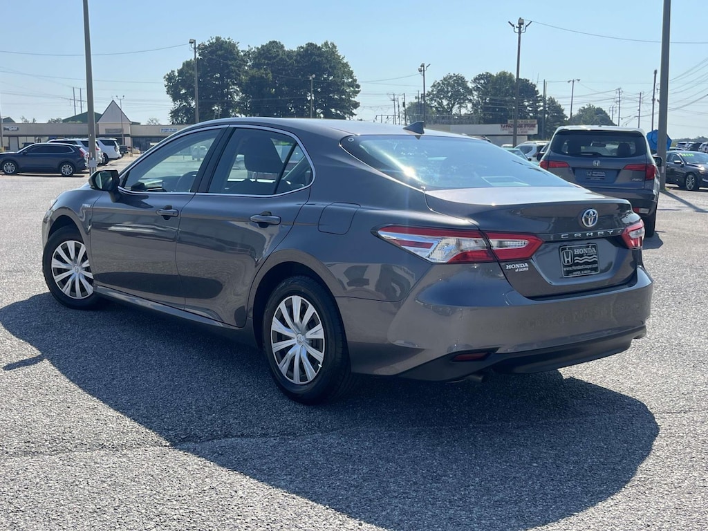 Used 2019 Toyota Camry Hybrid LE CVT (Natl) Car