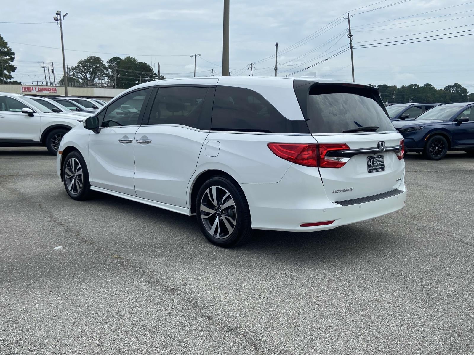 2024 Honda Odyssey Touring photo 4