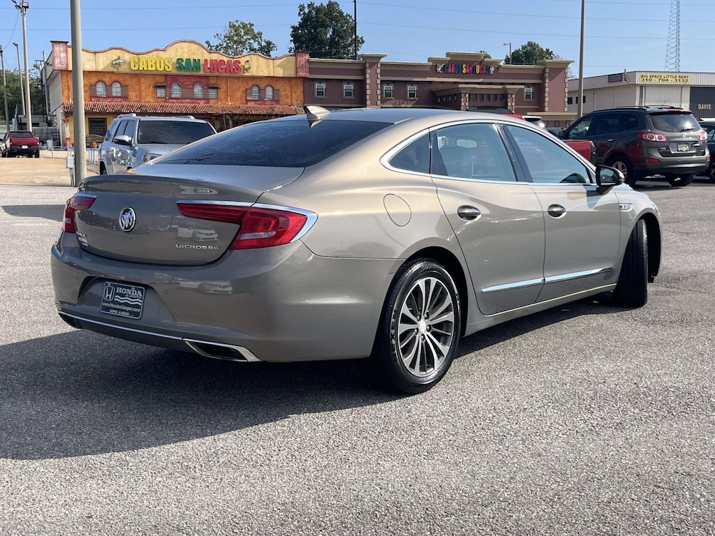 Used 2017 Buick LaCrosse Sdn Essence FWD Car