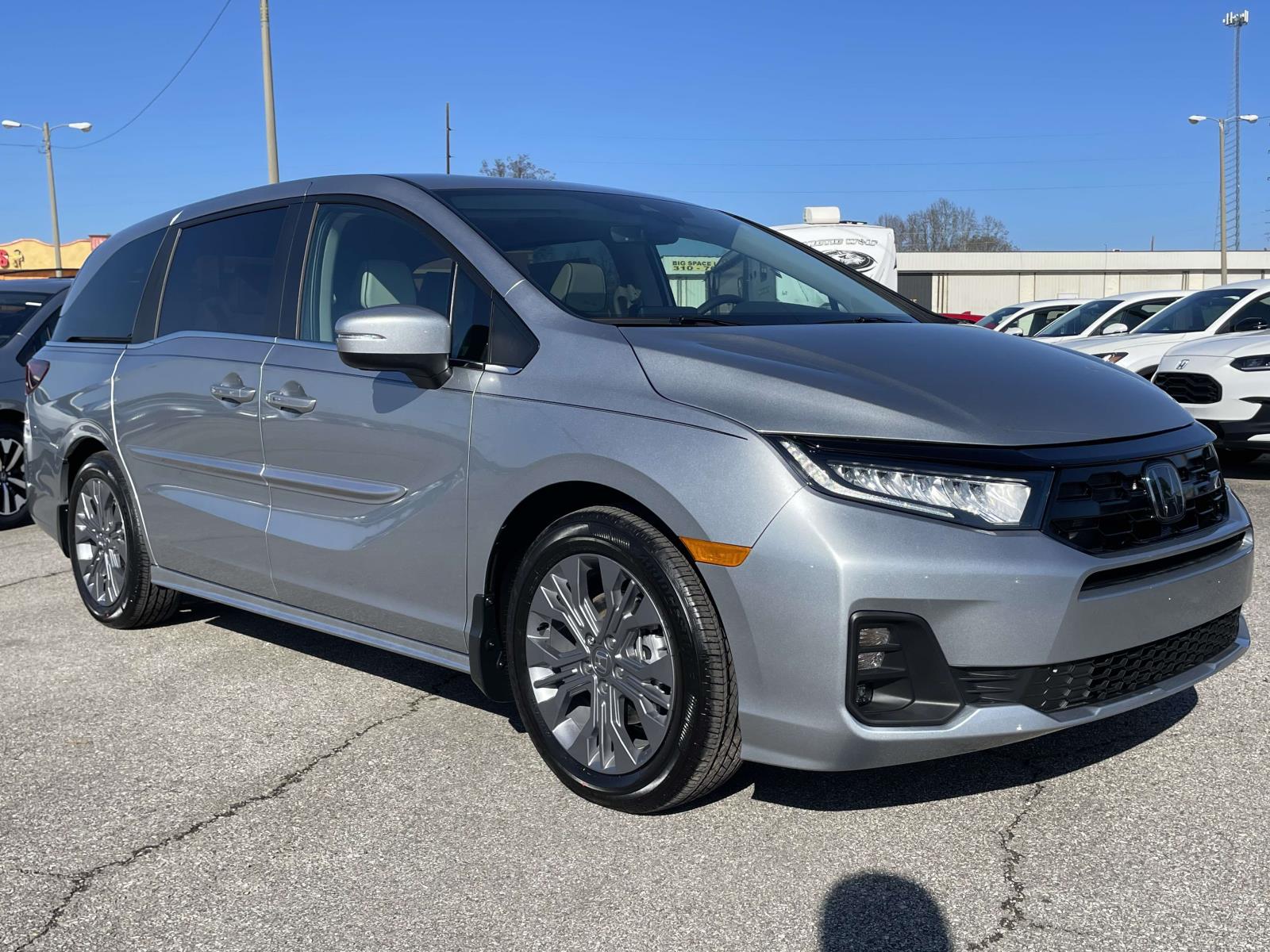 2026 Honda Odyssey Touring's photo