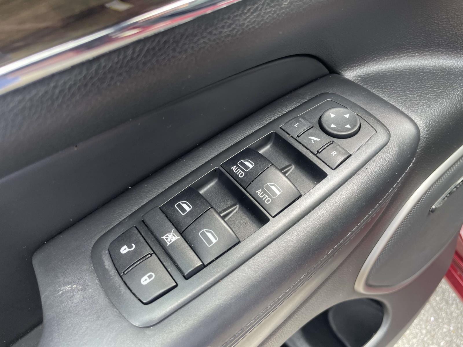 2018 Jeep Grand Cherokee Overland - Photo 12