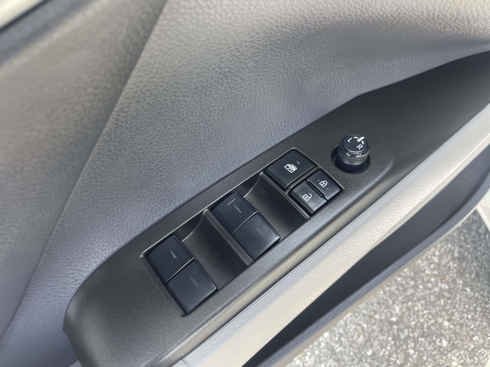 2023 Toyota Camry SE - Photo 12