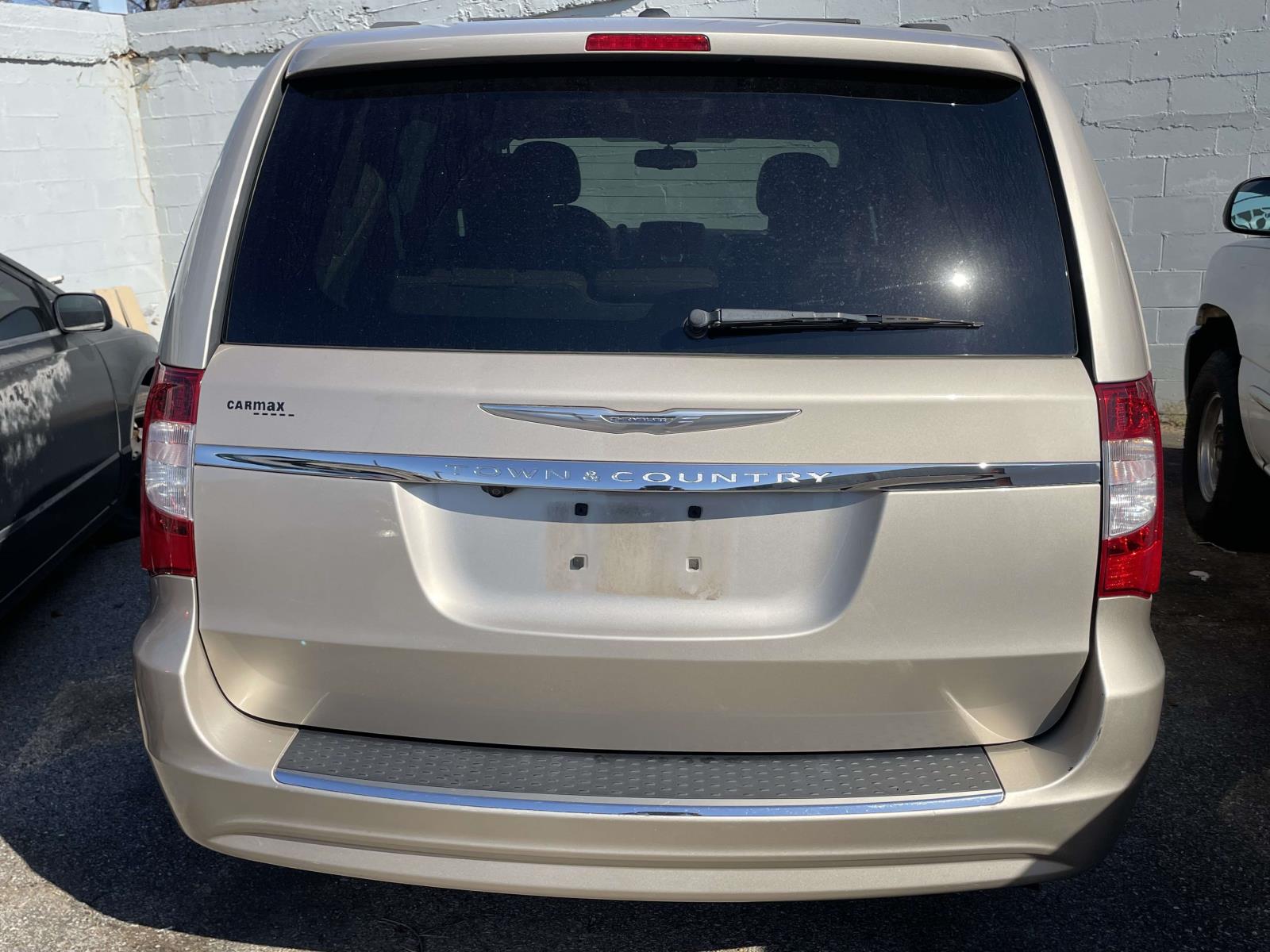 2013 Chrysler Town & Country Touring photo 3