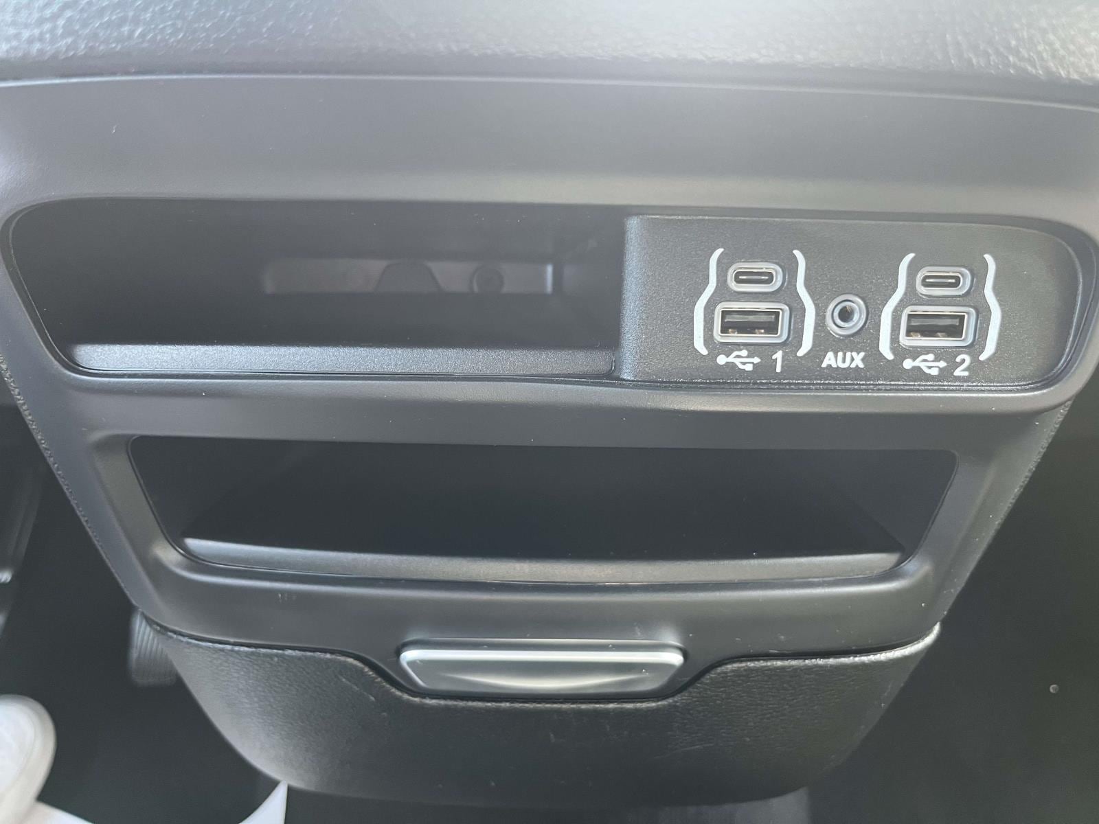 2025 Chrysler Pacifica Select - Photo 17