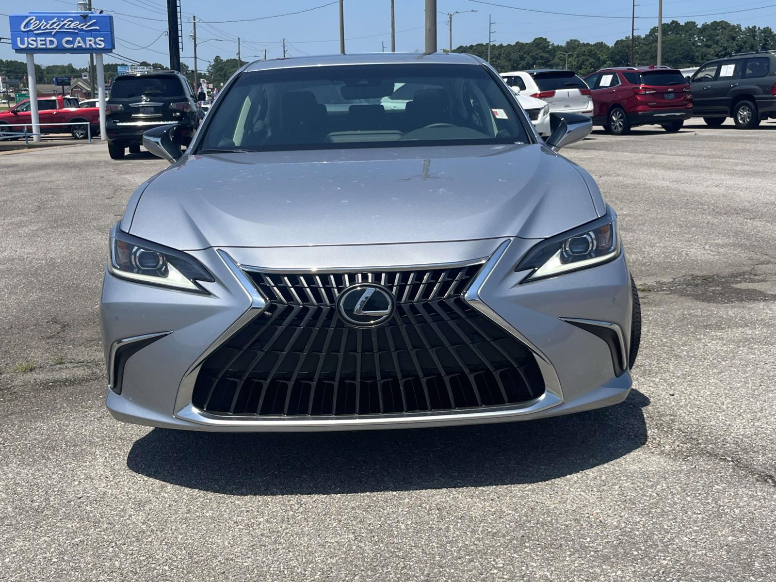 2025 Lexus ES 350 - Photo 8