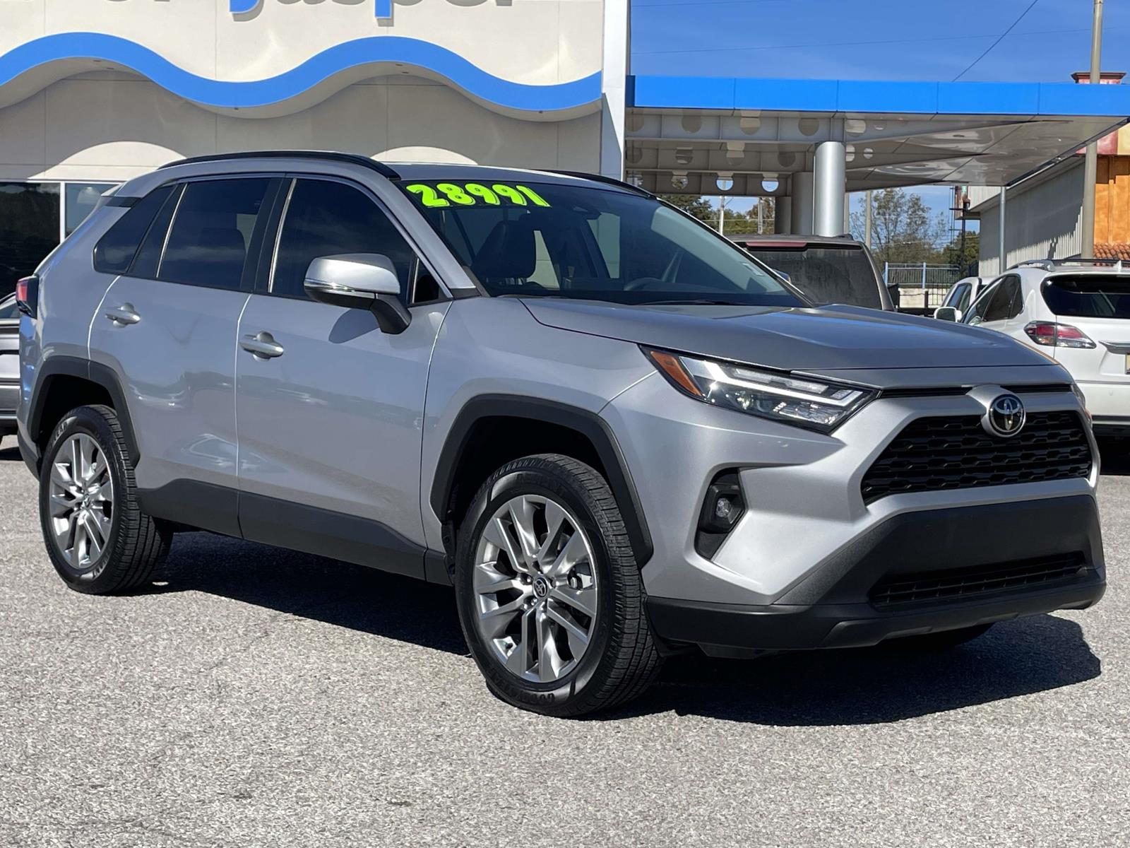 2022 Toyota RAV4 XLE Premium's photo