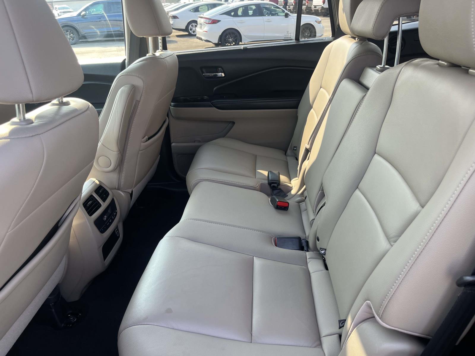 2020 Honda Pilot EX-L - Photo 11