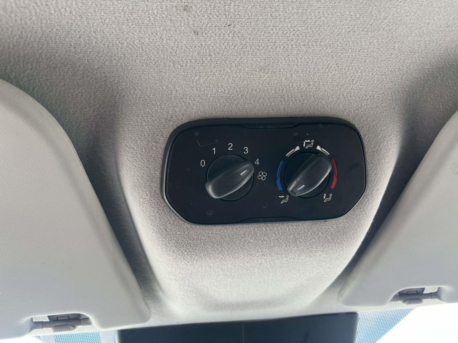 2015 Ford Transit XL - Photo 27