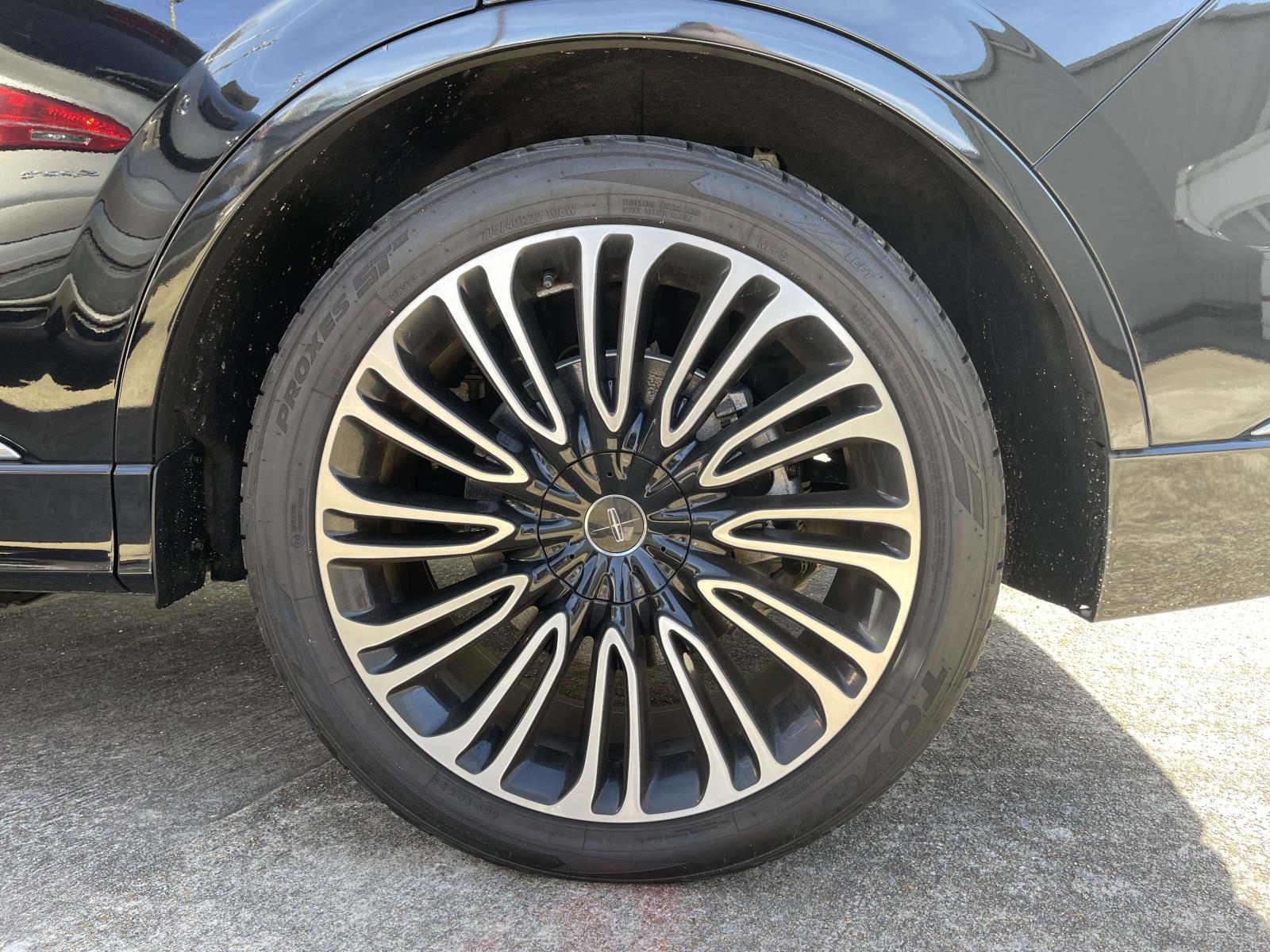 2023 Lincoln Aviator Black Label photo 3