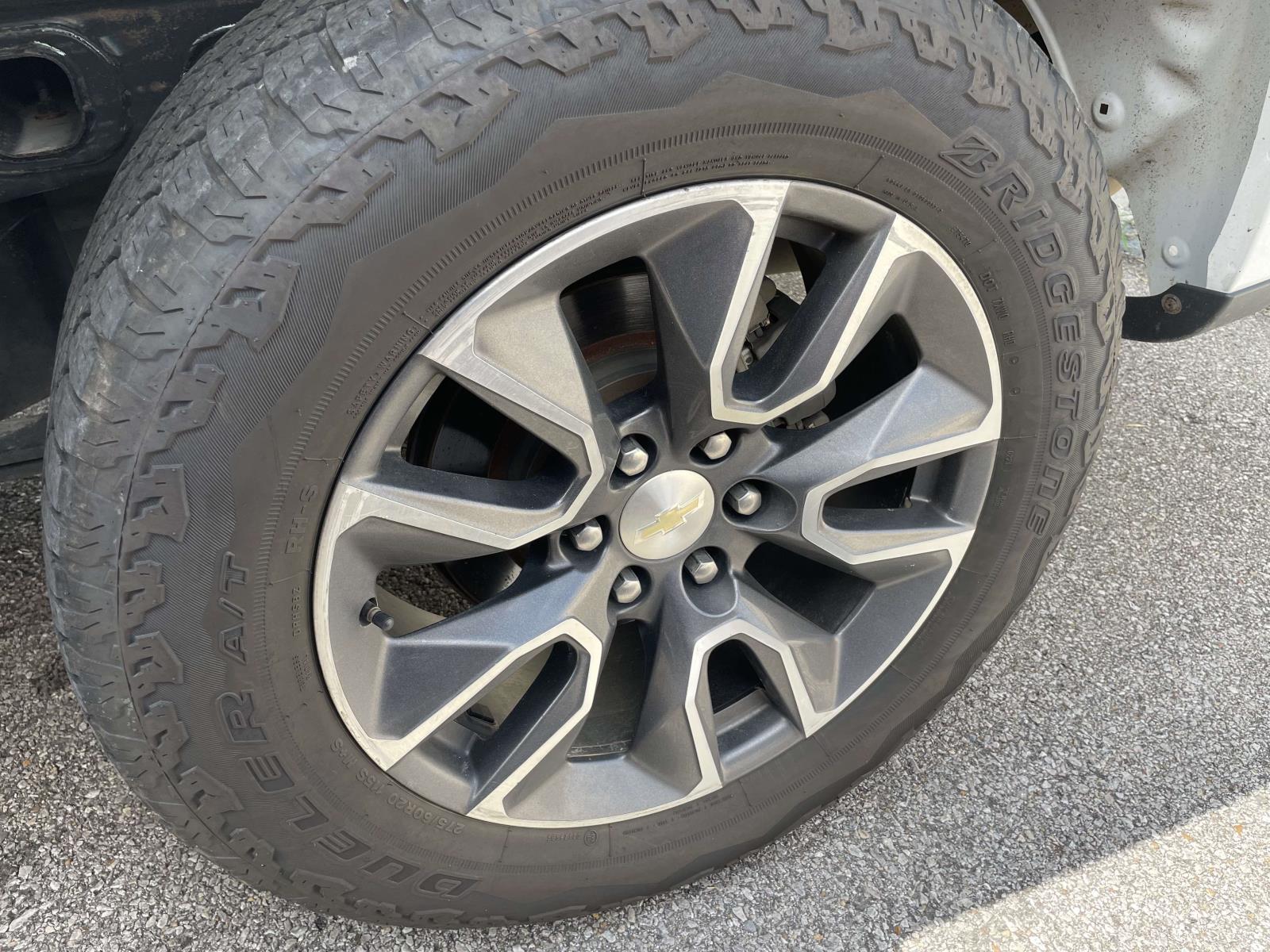 2021 Chevrolet Silverado 1500 LT photo 3