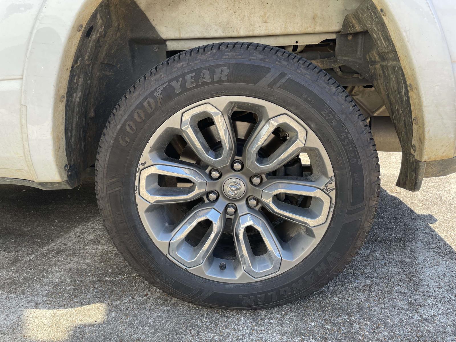 2020 Ram 1500 Laramie photo 3