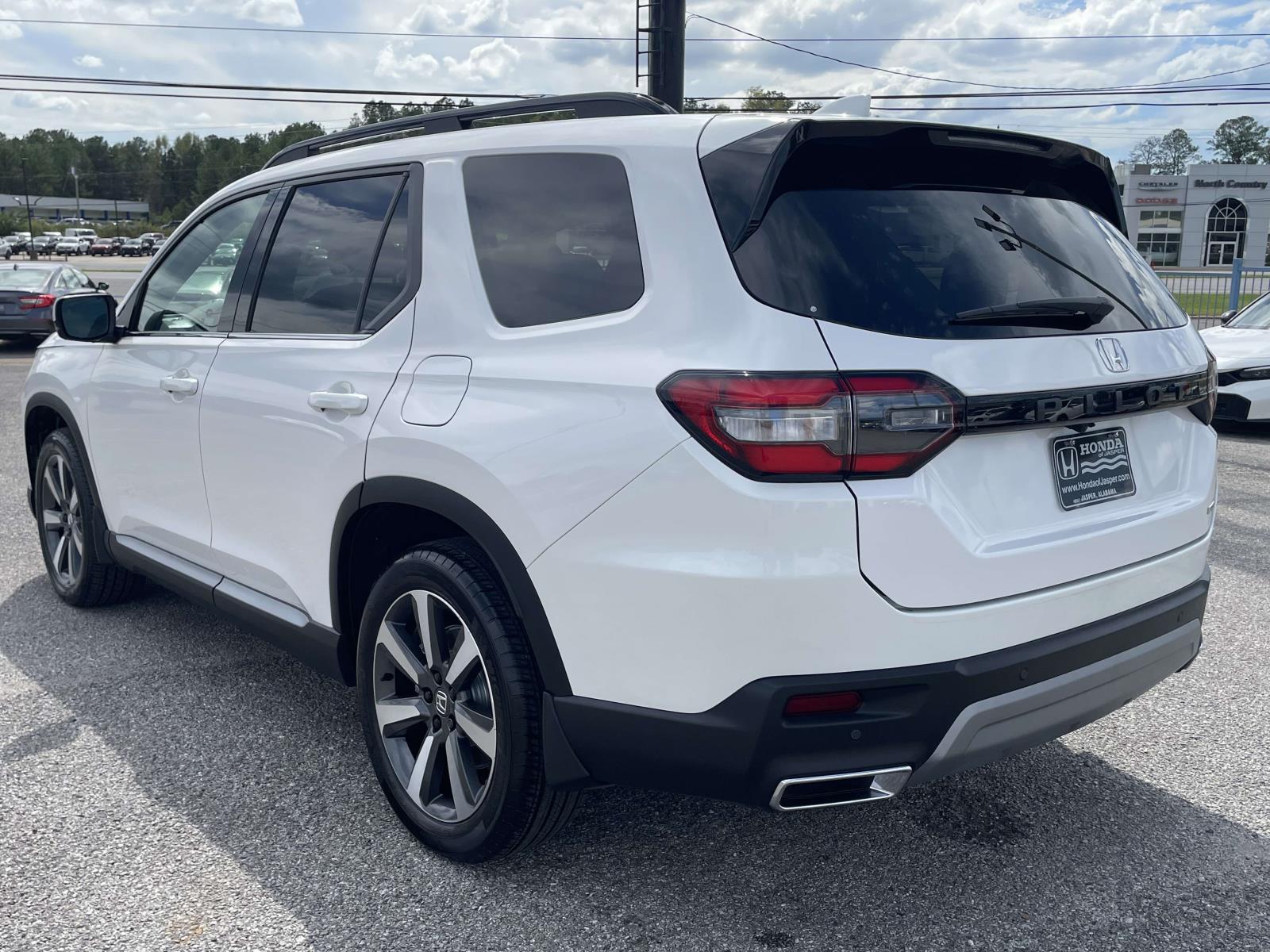 2024 Honda Pilot Touring photo 3