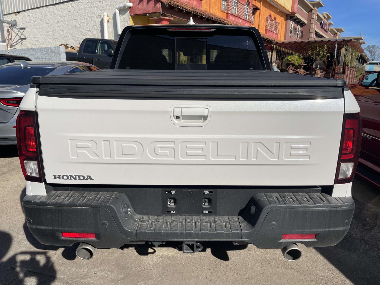 2025 Honda Ridgeline Black Edition photo 3