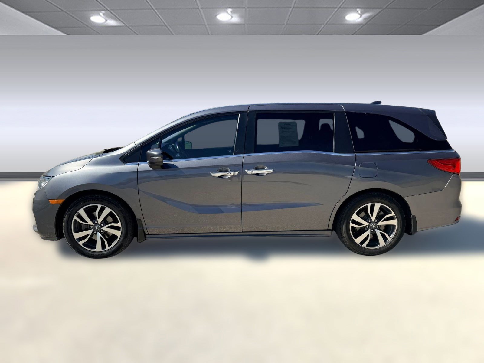 2022 Honda Odyssey Touring photo 2