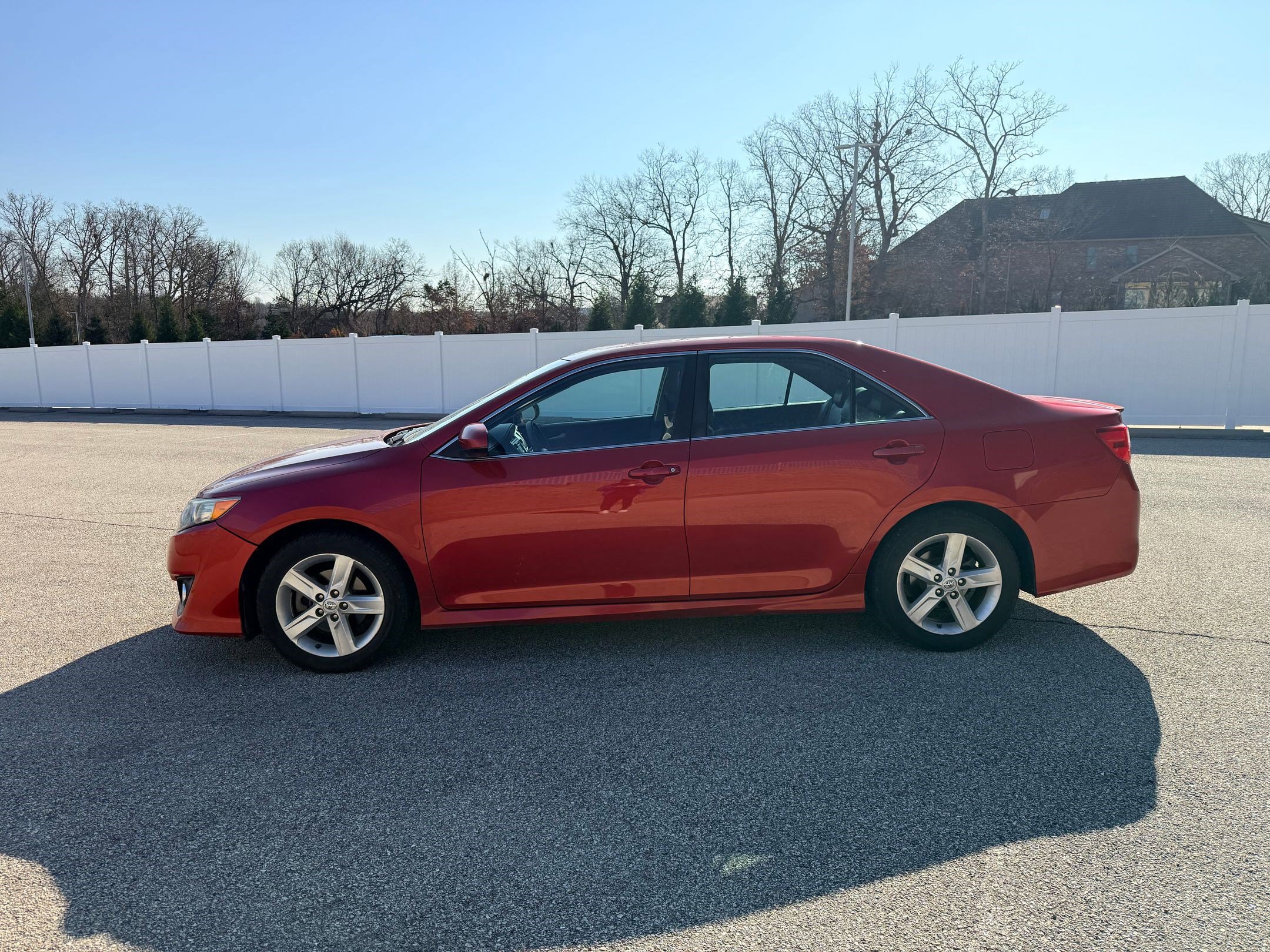 2013 Toyota Camry LE photo 2