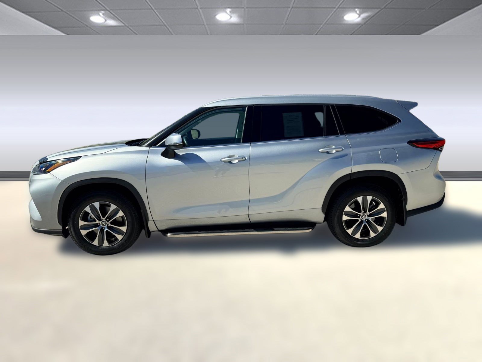 2022 Toyota Highlander XLE photo 2