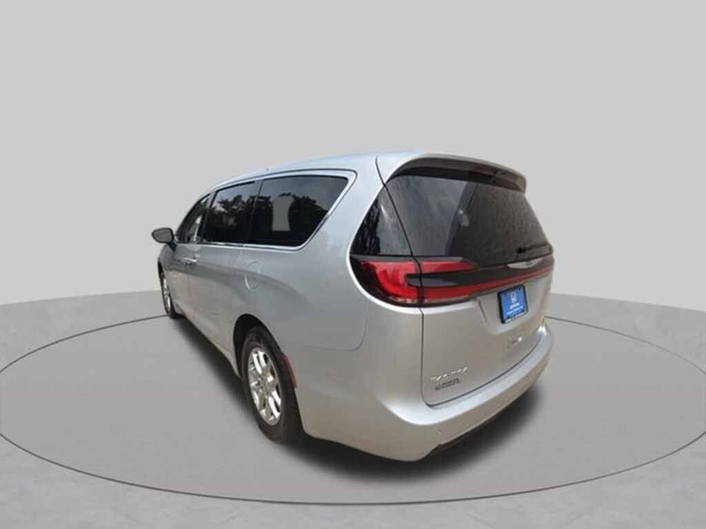 Used 2024 Chrysler Pacifica Touring L Touring L FWD