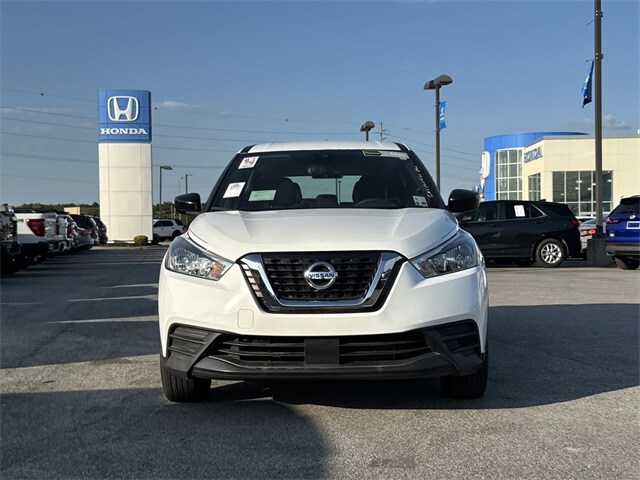 2020 Nissan Kicks S photo 2