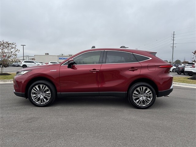 2021 Toyota Venza XLE photo 2