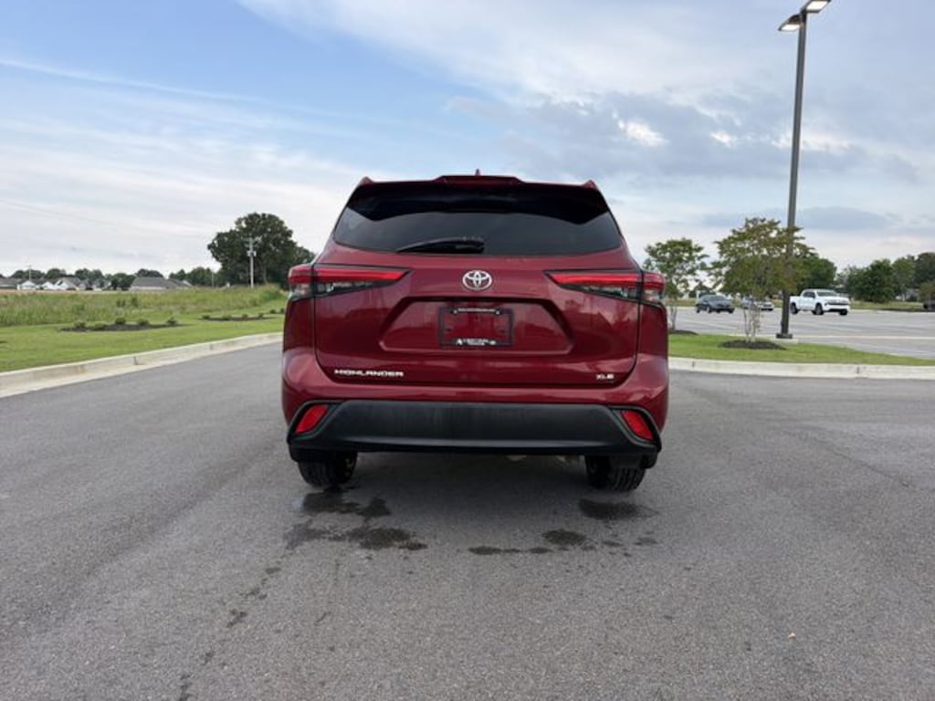 Used 2022 Toyota Highlander XLE SUV