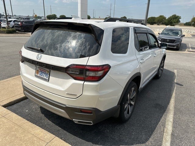 2023 Honda Pilot Touring photo 3