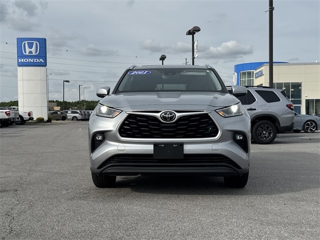 Used 2021 Toyota Highlander XLE with VIN 5TDGZRBH9MS057389 for sale in Jonesboro, AR