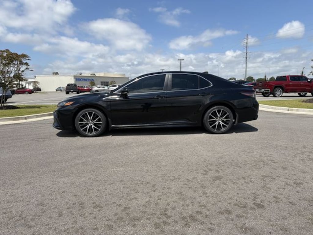 Used 2023 Toyota Camry SE Sedan