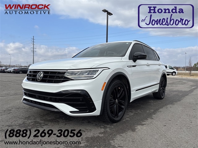 2022 Volkswagen Tiguan SE R-LINE BLACK's photo