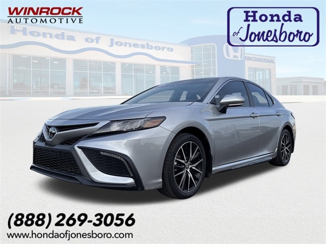 2024 Toyota Camry SE's photo