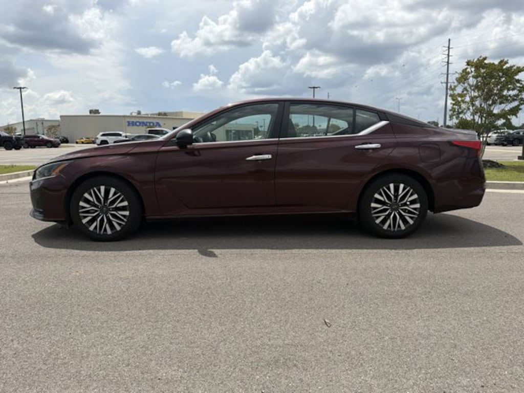 Used 2024 Nissan Altima 2.5 SV Sedan